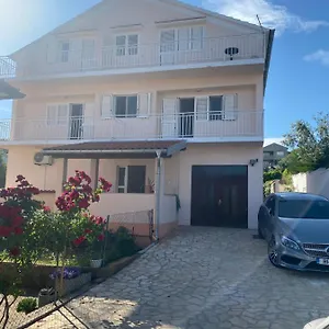 https://apart-mani-di-lauro.hotelinzadar.com