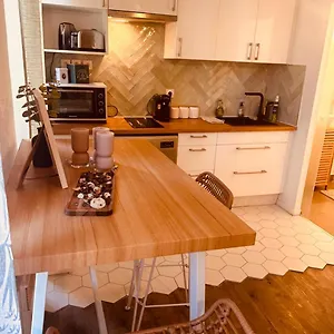 Grand T1 De 38 M2 Au Design épurée Appartement Marseille