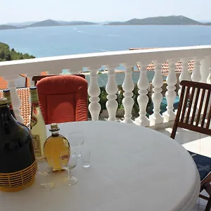 https://apartments-toni-na-moru.hotelinzadar.com
