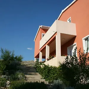 https://apartments-sara-vlasici.hotelinzadar.com