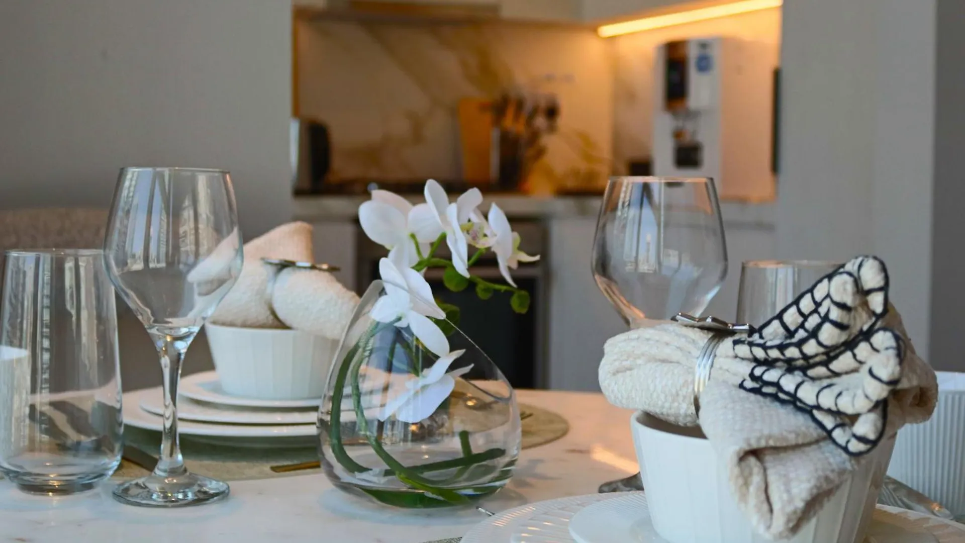Casa Royale Vacation Home - Dubai Marina Apartment